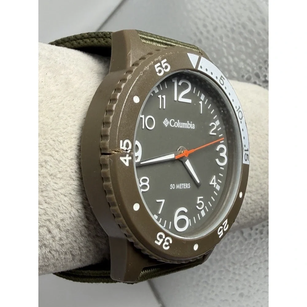 Columbia CSS12-003 New Battery Mens Watch 44MM 8